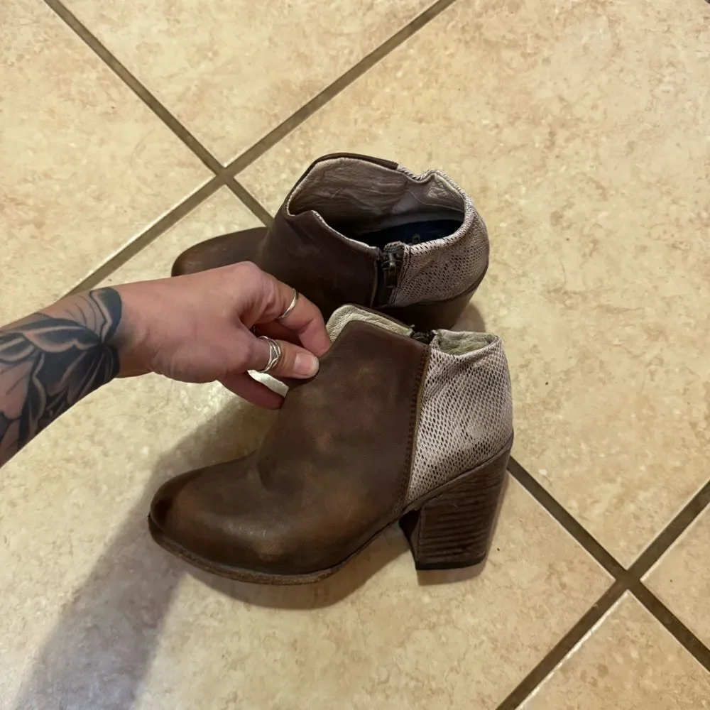 Freebird Darius heeled booties size 5